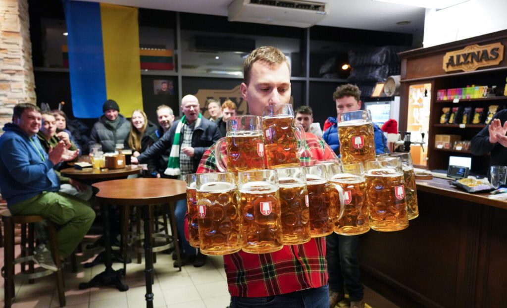 Bokalų kėlimo varžybos